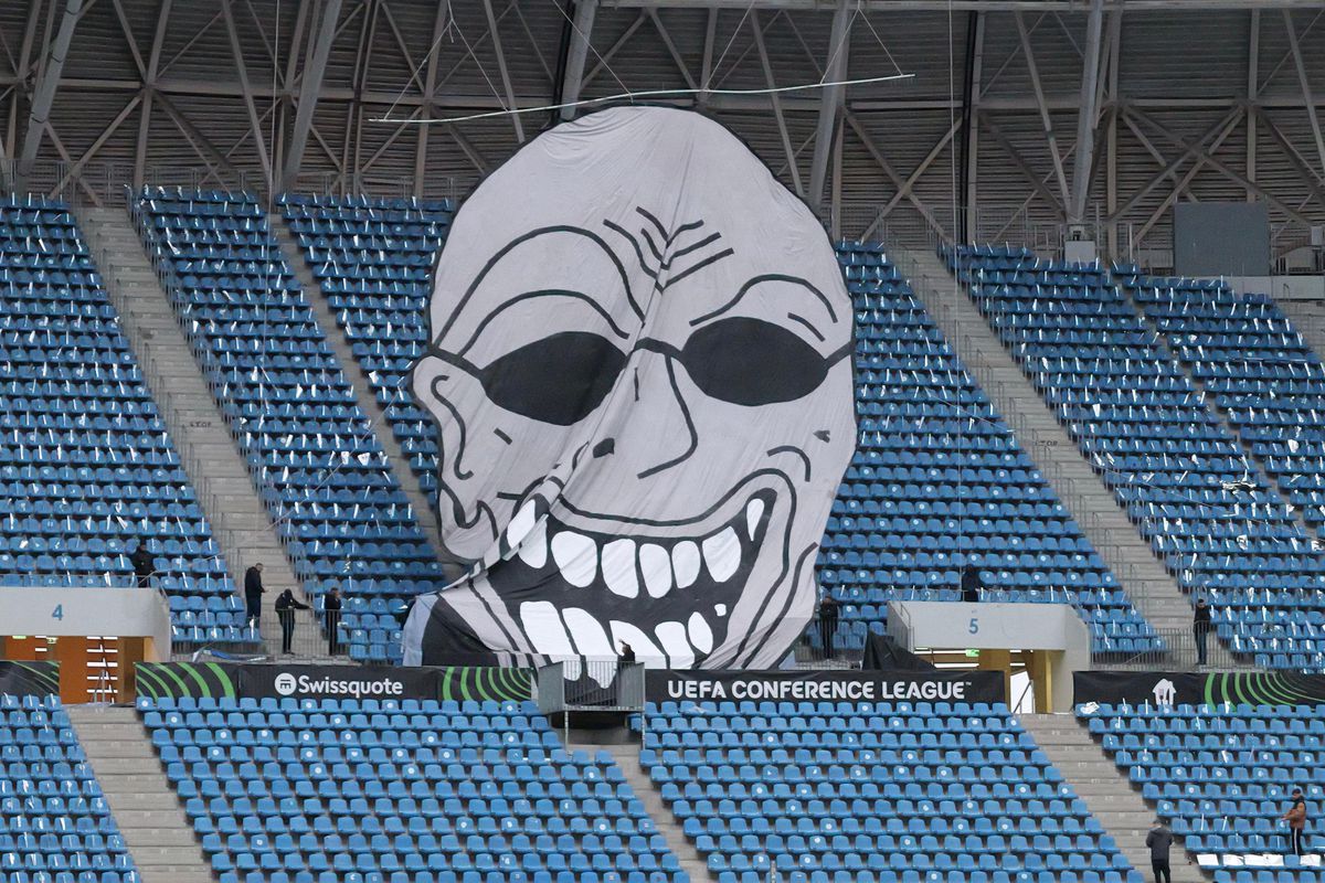 Scenografia pregătită de Universitatea Craiova la meciul cu Mainz