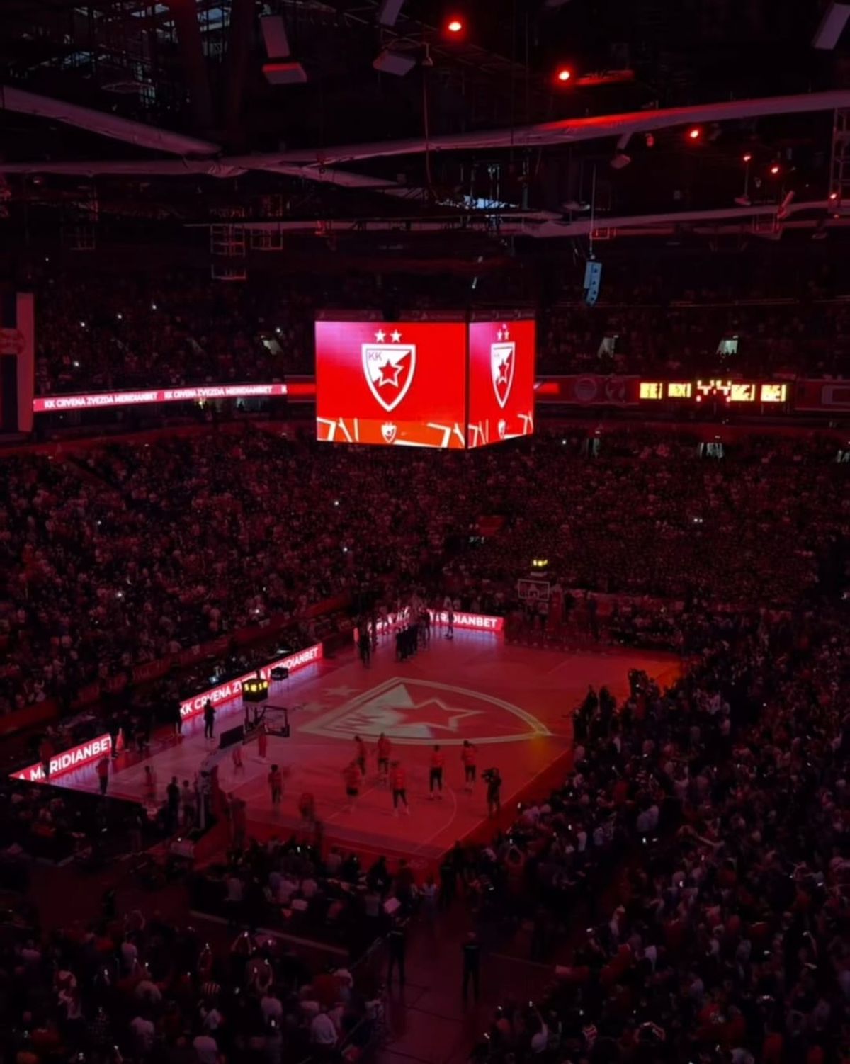 Electric Crvena Zvezda: atmosferă de excepție la baschet în EuroLiga