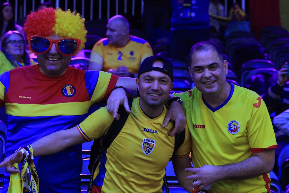 Cu fanii români nu te plictisești! » Prezențe de senzație în tribune, la România - Croația, debutul în grupa de Mondial