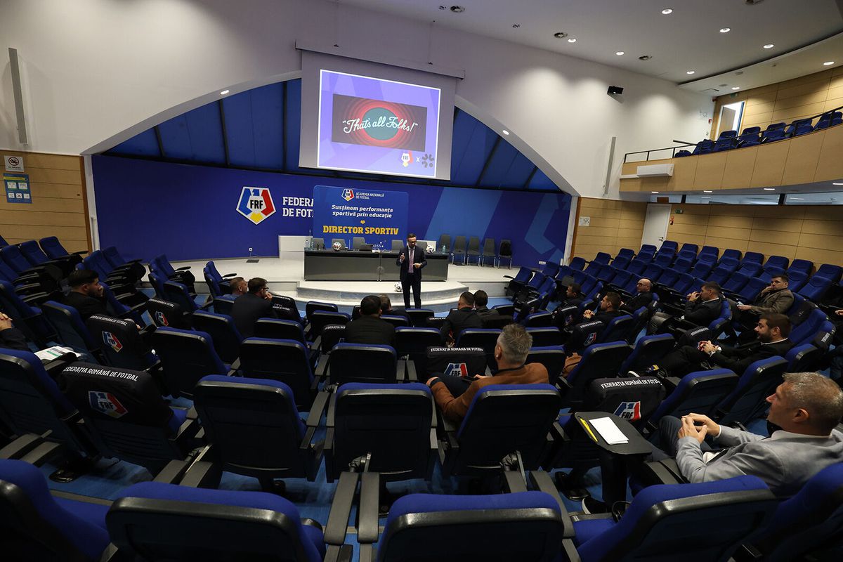 Imagini de la Cursul de Director Sportiv, organizat de FRF