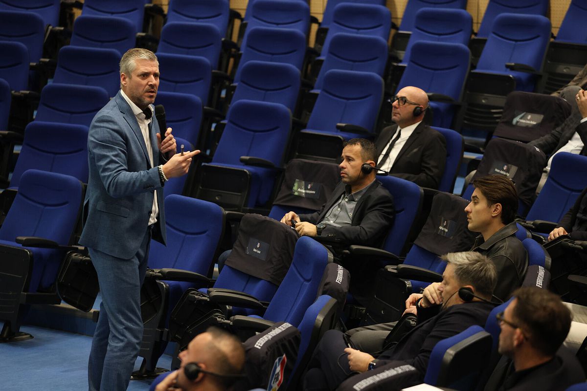 Imagini de la Cursul de Director Sportiv, organizat de FRF