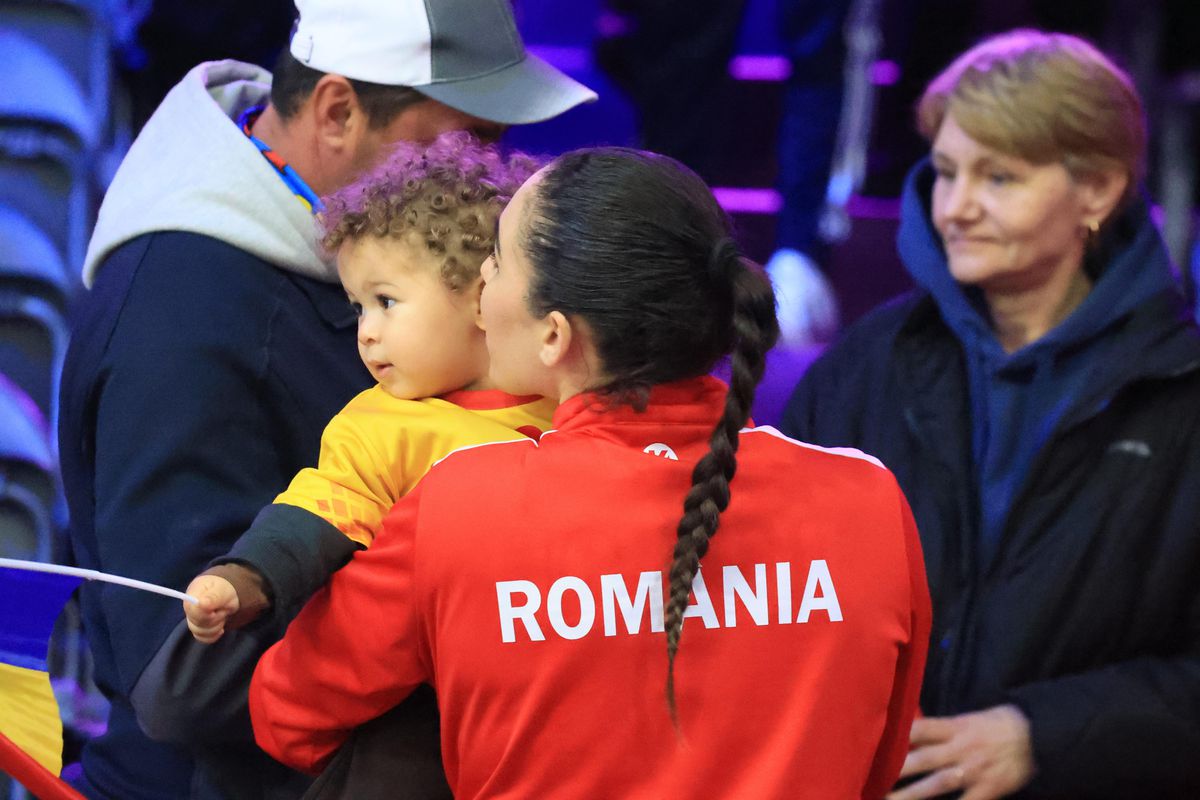 Imaginile care te vor topi! » El e „șeful” galeriei României la Campionatul Mondial de handbal feminin