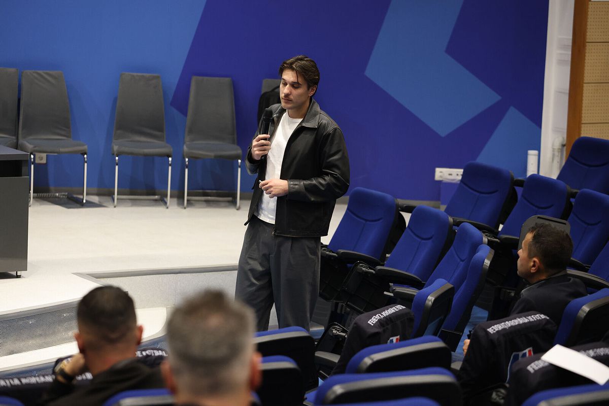 Iată a doua generație de directori sportivi care a absolvit astăzi cursurile FRF! Multe nume importante: „Extraordinar! Noi credeam că le știm pe toate”