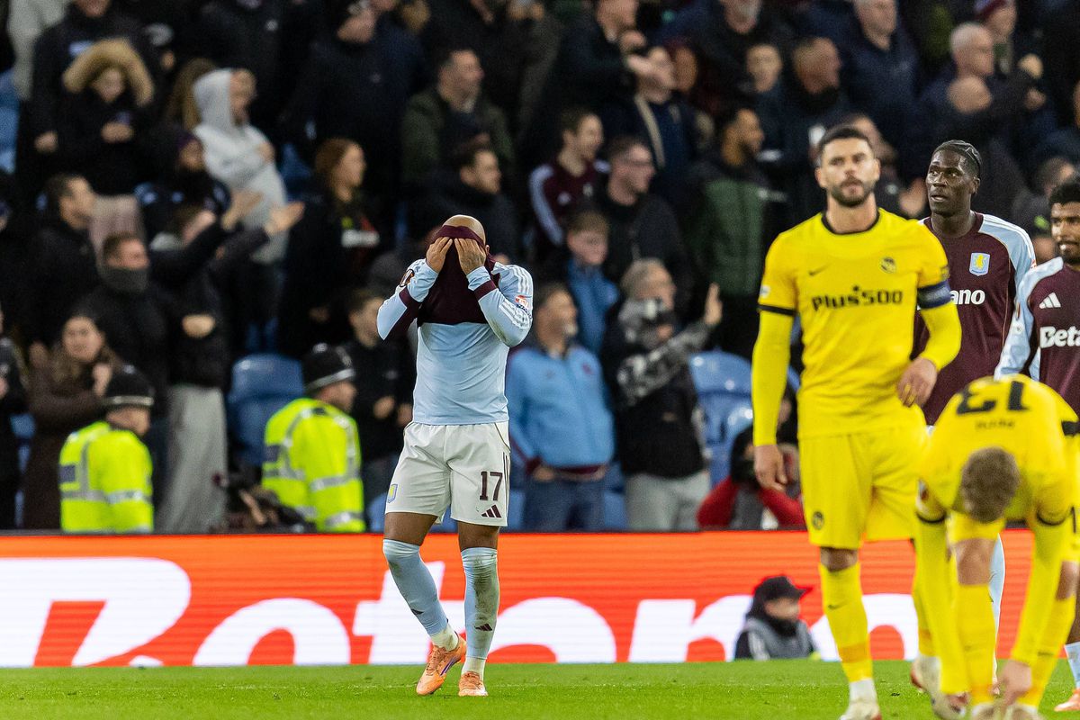 Haos la Aston Villa - Young Boys: fanii adverși i-au spart capul marcatorului golului! Jucătorul nu s-a lăsat și i-a provocat din nou!