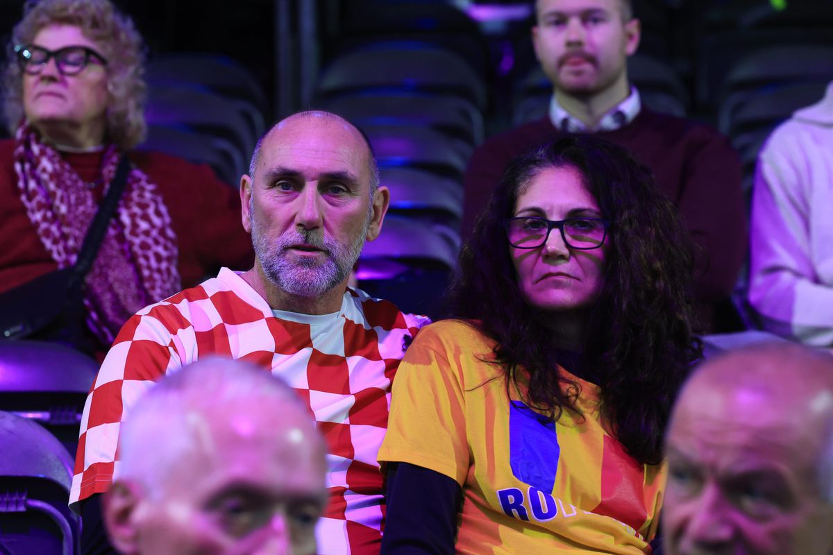 Cu fanii români nu te plictisești! » Prezențe de senzație în tribune, la România - Croația, debutul în grupa de Mondial