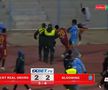 Meci BRUTAL: 17 eliminări, antrenor cu capul spart și gaze lacrimogene pe teren!