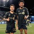 Alex Băluță, în stânga, nu va continua la LAFC // foto: X
