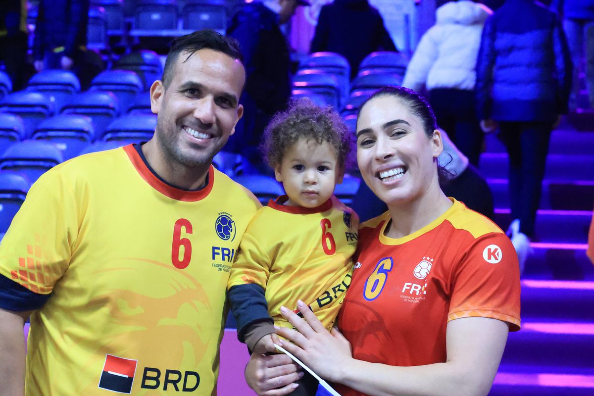 Imaginile care te vor topi! » El e „șeful” galeriei României la Campionatul Mondial de handbal feminin