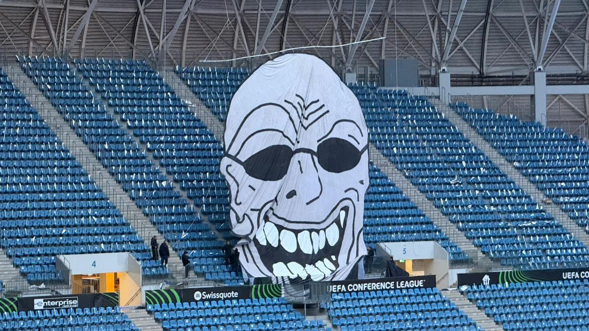 Scenografia pregătită de Universitatea Craiova la meciul cu Mainz