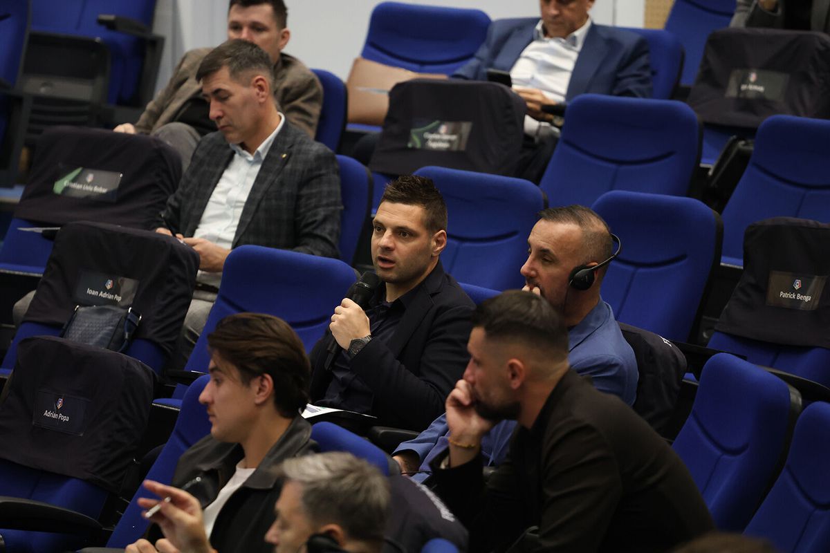 Imagini de la Cursul de Director Sportiv, organizat de FRF