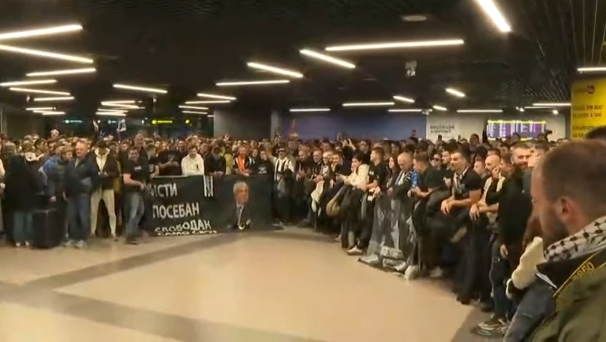 Ultrașii rivalei au invadat aeroportul din Belgrad înainte de Steaua Roșie - FCSB: Belodedici prins între fani