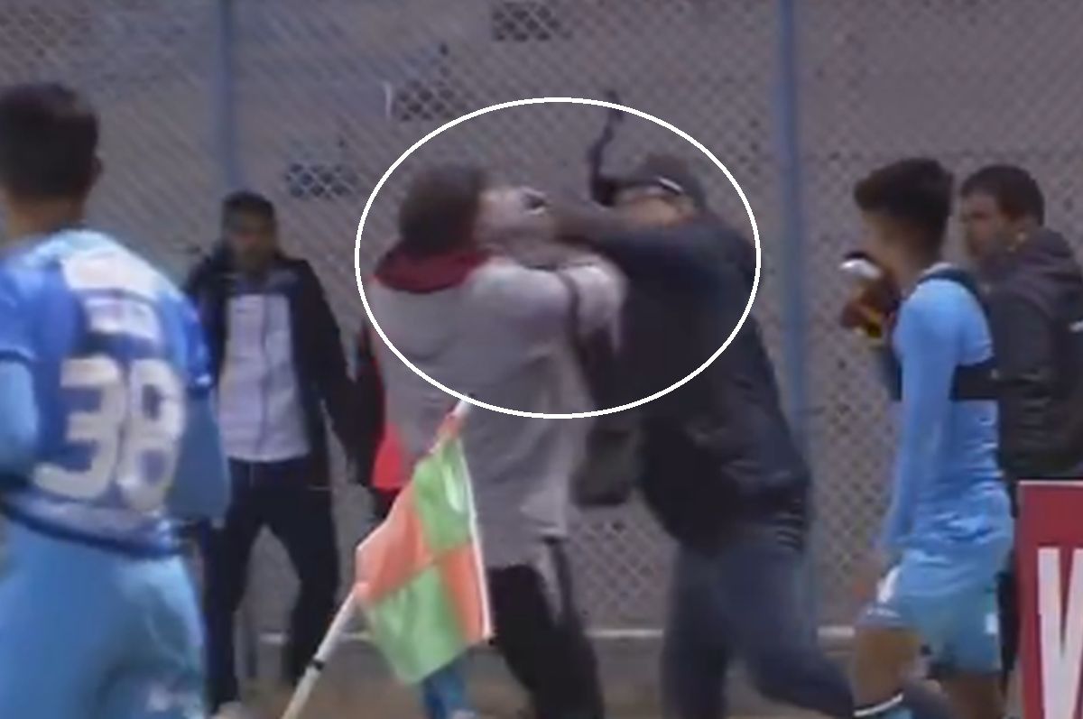 Meci BRUTAL: 17 eliminări, antrenor cu capul spart și gaze lacrimogene pe teren!