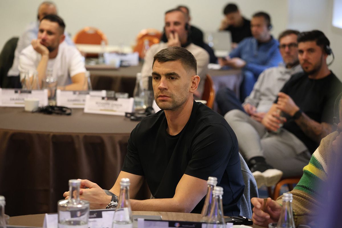 Iată a doua generație de directori sportivi care a absolvit astăzi cursurile FRF! Multe nume importante: „Extraordinar! Noi credeam că le știm pe toate”