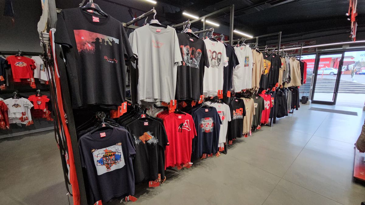 „Delije”, temuții ultrași ai Stelei Roșii, bagă frica-n rivali » „Românul are trei frați, Dunărea, pădurea și pe sârbi!”