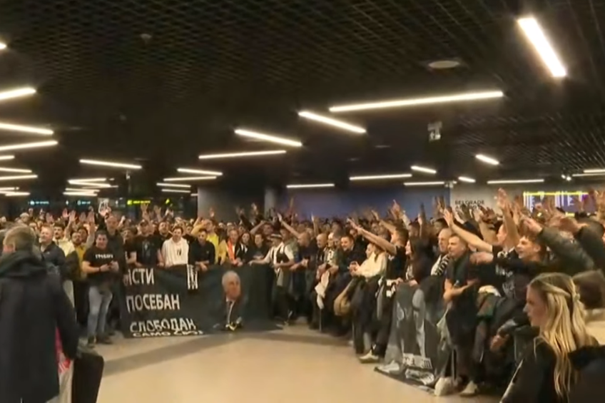 Fani Partizan la aeroport / Foto: captură ecran