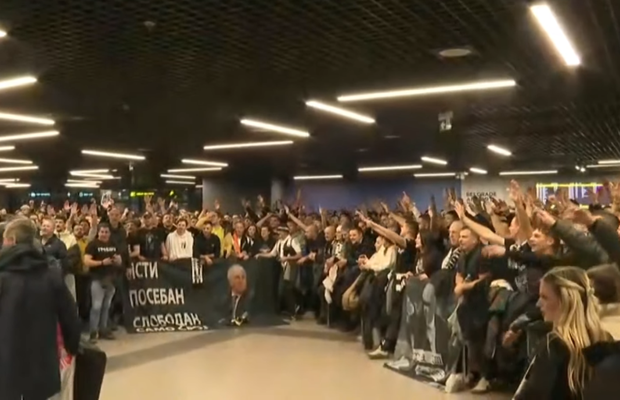 Ultrașii rivalei au invadat aeroportul din Belgrad înainte de Steaua Roșie - FCSB: Belodedici prins între fani