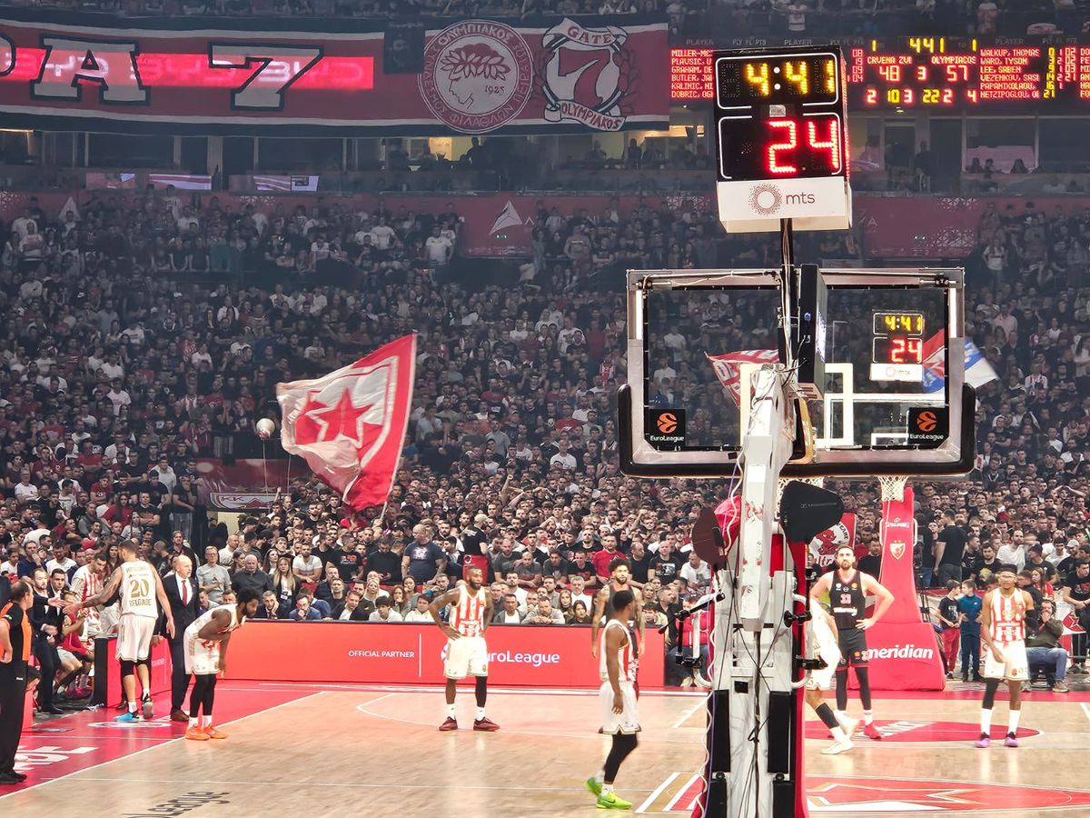 Electric Crvena Zvezda: atmosferă de excepție la baschet în EuroLiga