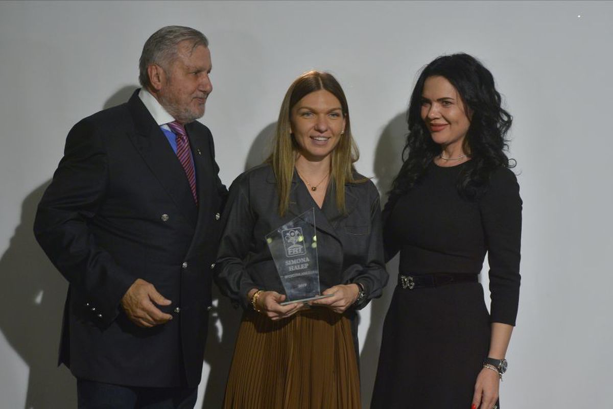 FOTO Simona Halep a surprins pe toată lumea » A luat microfonul și l-a chemat pe scenă pe Toni Iuruc