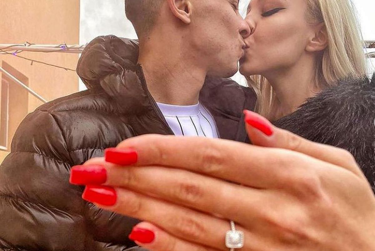 GALERIE FOTO Cererile în căsătorie, la modă în România! Rebeca i-a spus „da” unui jucător de la CFR Cluj