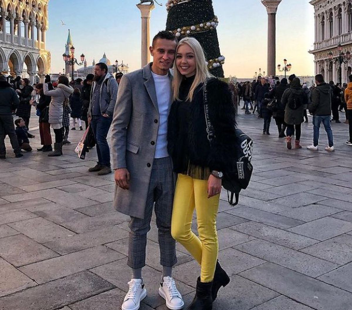 GALERIE FOTO Cererile în căsătorie, la modă în România! Rebeca i-a spus „da” unui jucător de la CFR Cluj