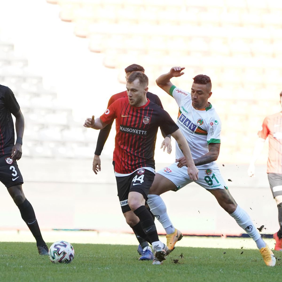 GAZIANTEP – ALANYASPOR 3-1. Marius Șumudică, împărat în Turcia! An FANTASTIC la Gaziantep