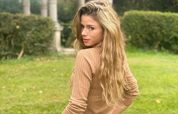 FOTO Sexy pe canapea » Camila Giorgi a pozat în lenjerie intimă și a postat imaginile chiar în ziua de Crăciun