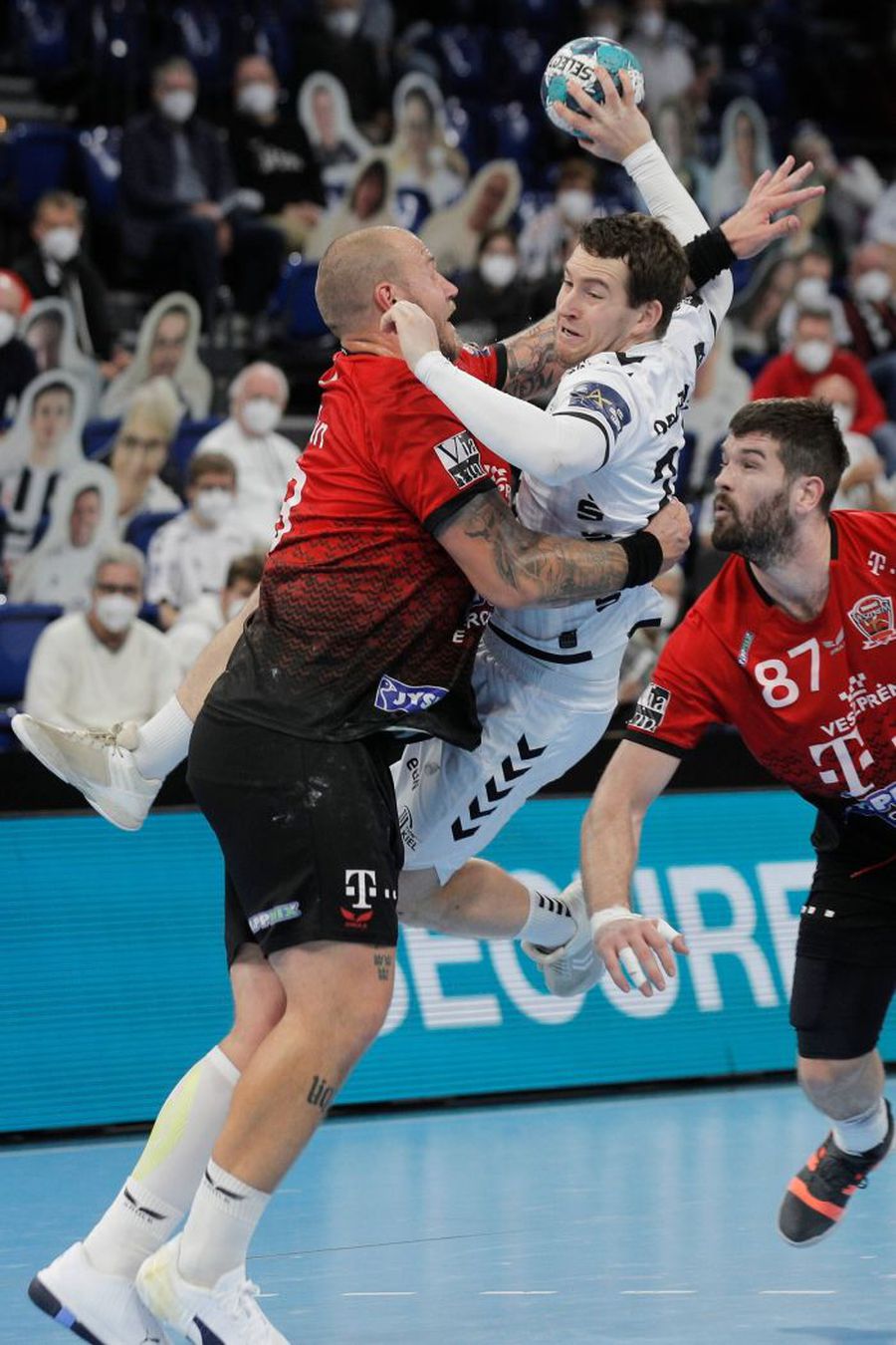 Miha Zarabec (Kiel, în alb), luat Miha Zarabec (Kiel, în alb), luat