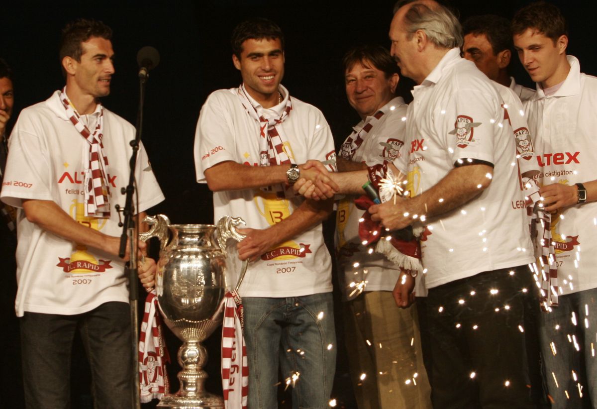 A murit Victor Socaciu » Suflarea rapidistă este în doliu după despărţirea de omul care le-a cântat cel mai frumos imn din ţară