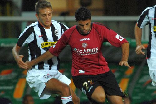 Tristan (dreapta, în duel cu Criscito de la Juve) a dezamăgit crunt în Serie A: un gol în 21 de meciuri pentru Livorno. Foto: Imago Images