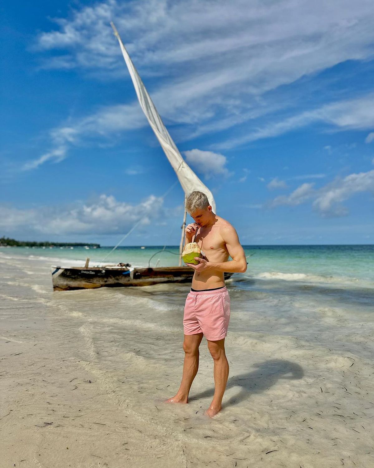 Vacanță de vis în Zanzibar pentru titularul de la FCSB și iubita lui