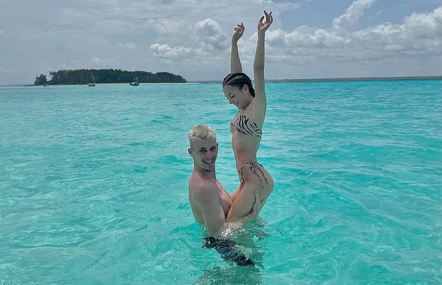 Vacanță de vis în Zanzibar pentru titularul de la FCSB și iubita lui