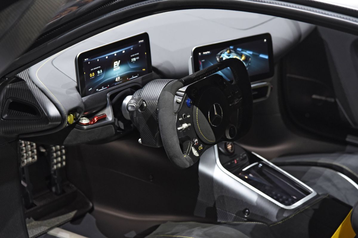 „Cadoul” de milioane de euro al lui Țiriac a ajuns după 5 ani: „Prețul e obscen. Îl desfac imediat după Anul Nou”