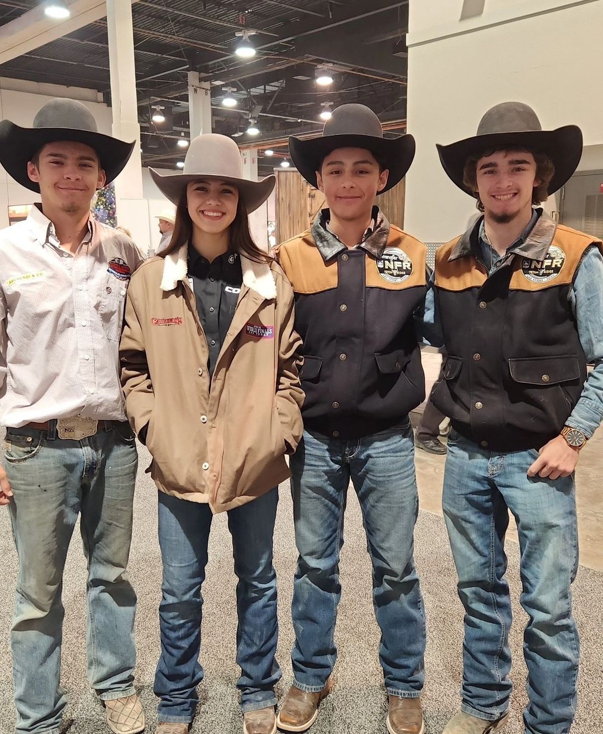 O adolescentă din SUA vrea să devină prima femeie care participă în circuitul profesionist de rodeo cu tauri