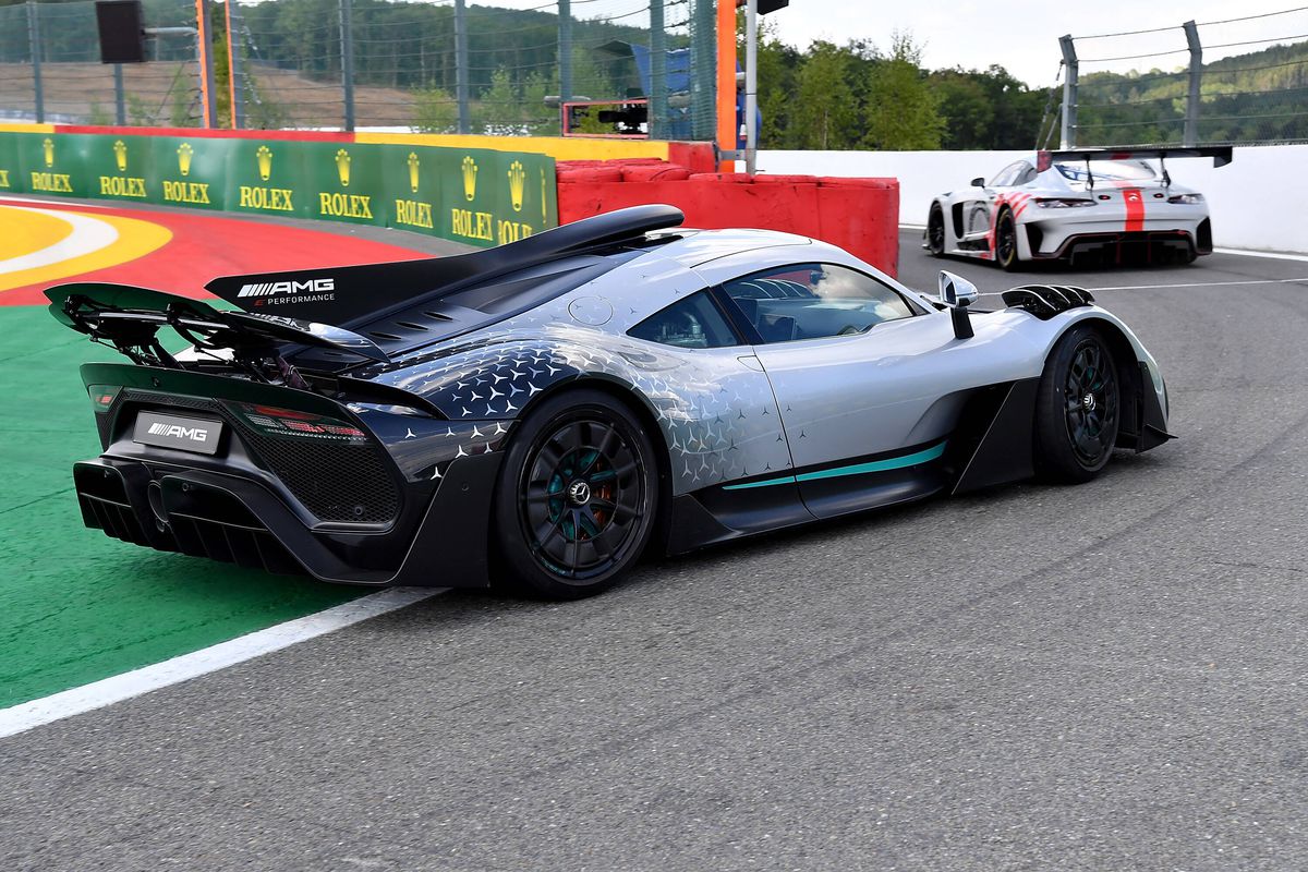 „Cadoul” de milioane de euro al lui Țiriac a ajuns după 5 ani: „Prețul e obscen. Îl desfac imediat după Anul Nou”