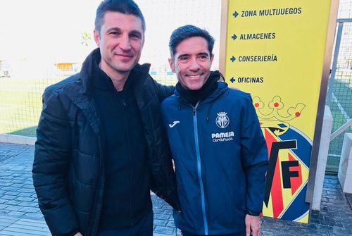 Andrei Cristea împreună cu antrenorul lui Villarreal, Marcelino