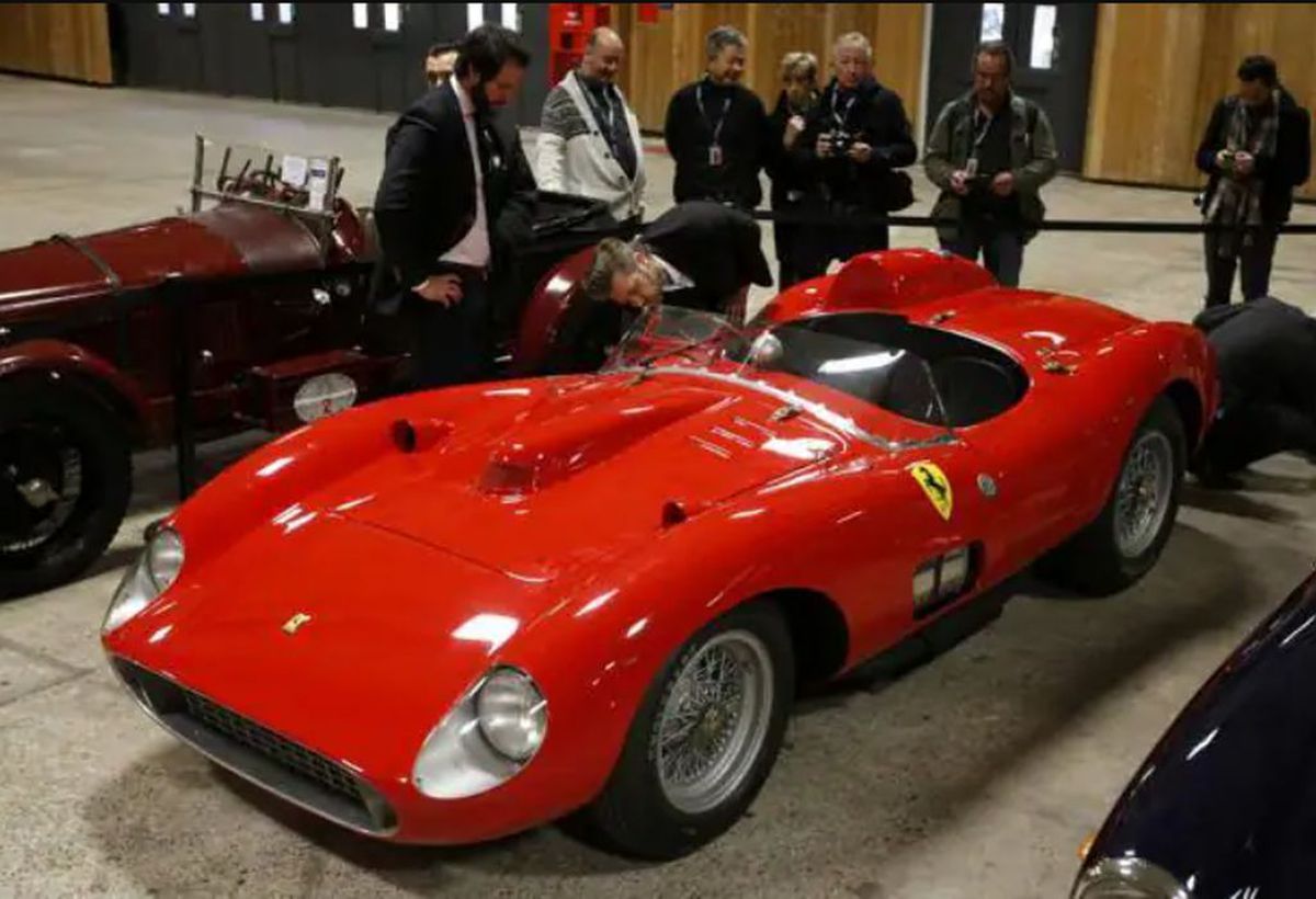 Perla lui Lionel Messi » Un Ferrari 335 S Spider Scaglietti de 32 de milioane!