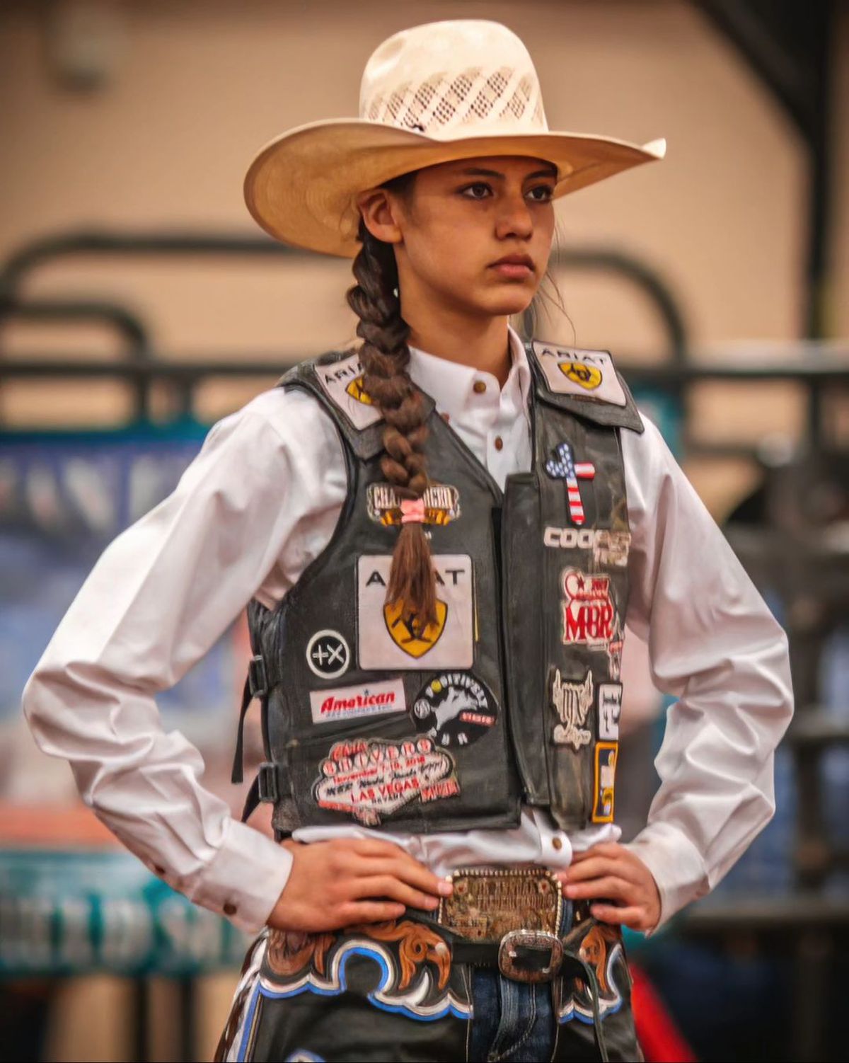 O adolescentă din SUA vrea să devină prima femeie care participă în circuitul profesionist de rodeo cu tauri