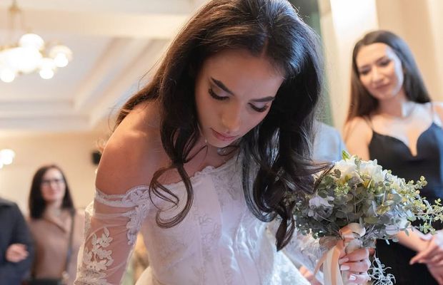 Teodora Meluță a strălucit la cununia civilă! Imagini noi, la 7 zile de când a spus „Da”