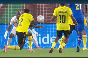 Baba Alhassan a schimbat naționala și a avut o prestație de coșmar la Cupa Africii » Schimbat 6 minute mai târziu