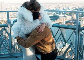 Vedeta din New York s-a logodit cu o influenceriță celebră » Moment unic pe acoperiș