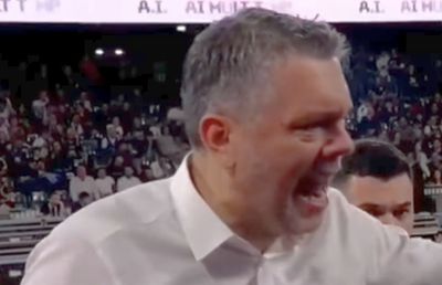 „Vă bag ****-n gură, țăranilor!” » Haos pe transmisiunea TV la meciul românilor, antrenorul a cedat nervos!