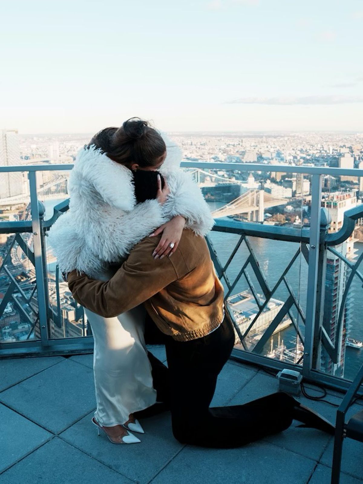 Vedeta din New York s-a logodit cu o influenceriță celebră » Moment unic pe acoperiș