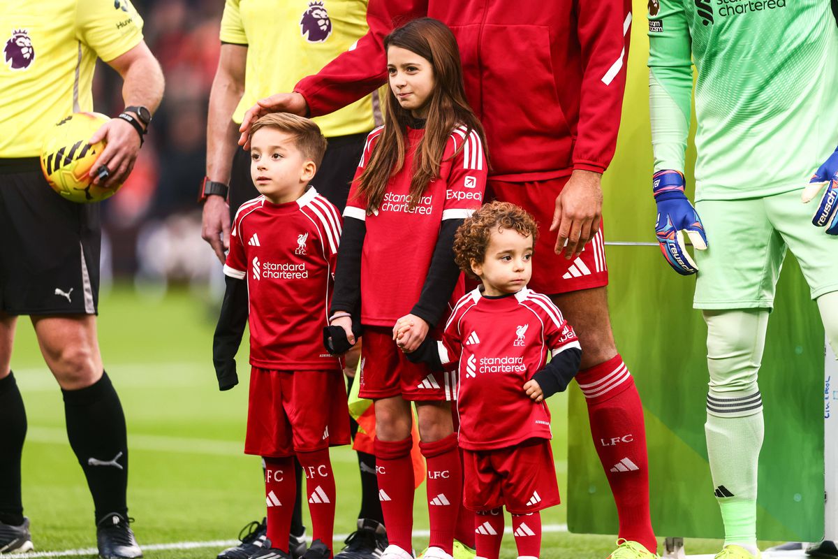 Liverpool, victorie la limită de „Boxing Day” cu „lanterna roșie” Wolverhampton. Premieră Wirtz, într-un meci încărcat de emoție