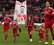 Virgil van Dijk a fost însoțit pe teren de către cei doi băieți ai lui Diogo Jota / Foto: Liverpool