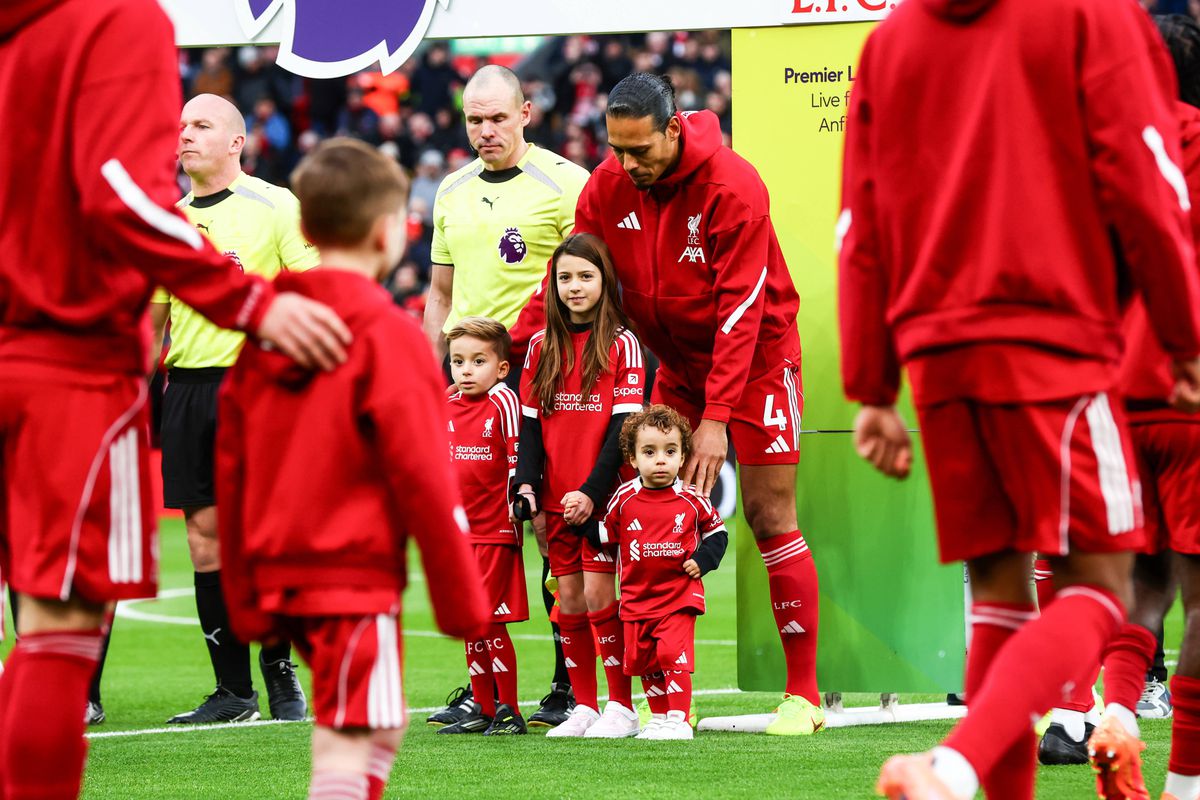 Liverpool, victorie la limită de „Boxing Day” cu „lanterna roșie” Wolverhampton. Premieră Wirtz, într-un meci încărcat de emoție