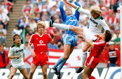 Incredibil! Povestea fotbalistului care a jucat DOUĂ meciuri oficiale într-o singură zi » Cum a fost posibil