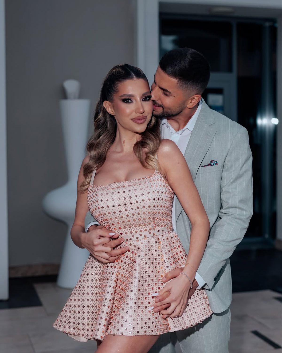 „Te ridică sau te bagă în pământ” » Horațiu Moldovan a povestit cum a cucerit-o pe Aza Gabriela: „Prima noastră întâlnire a fost la asigurări”