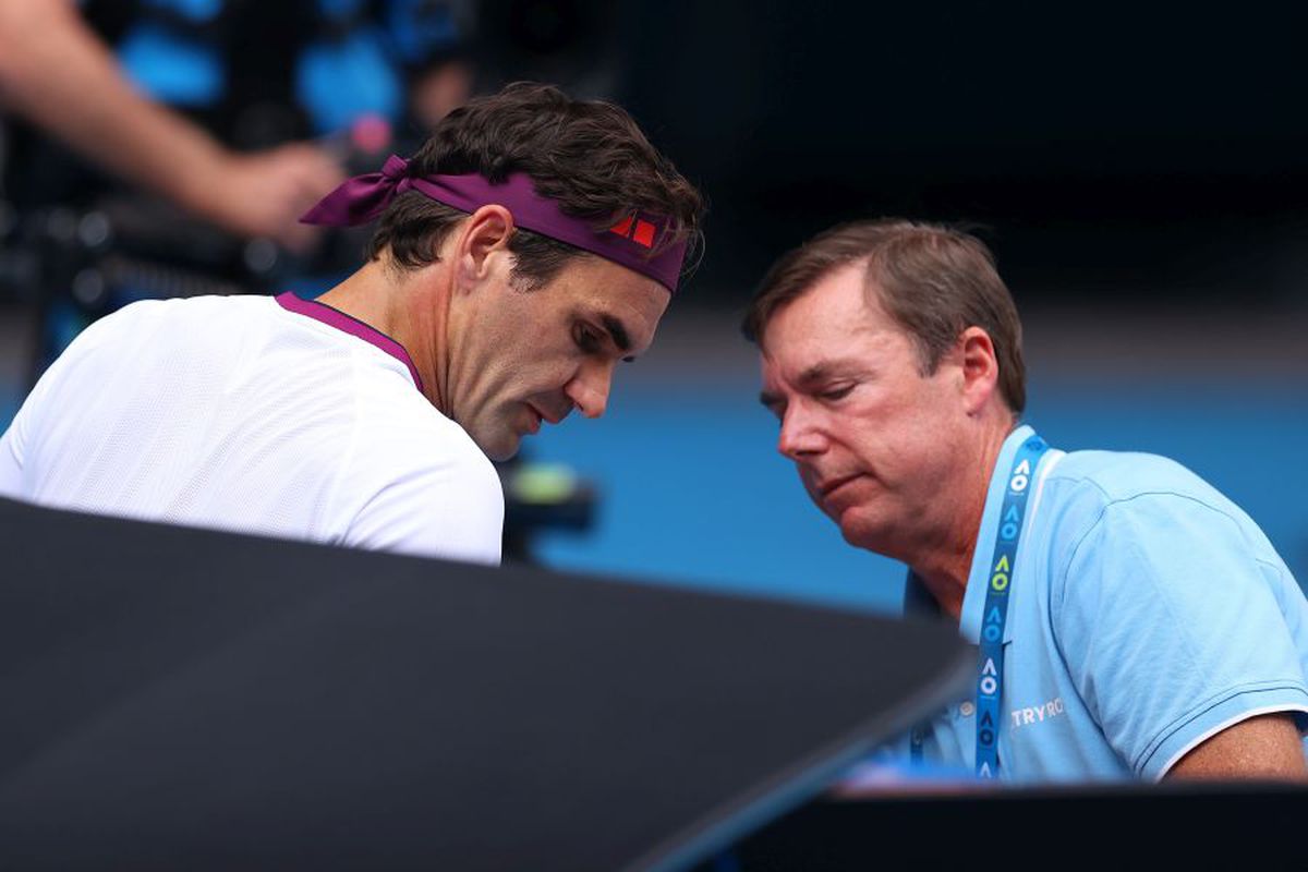 Roger Federer, SUPRAVIEȚUITORUL! Revenire după 7 mingi de meci cu Tennys Sandgren și e în semifinale la Australian Open 2020: „Sincer, trebuia să plec la schi”