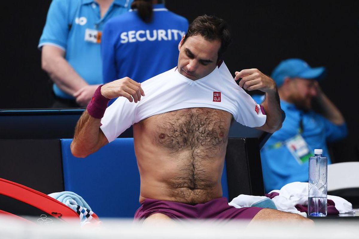 Roger Federer, SUPRAVIEȚUITORUL! Revenire după 7 mingi de meci cu Tennys Sandgren și e în semifinale la Australian Open 2020: „Sincer, trebuia să plec la schi”