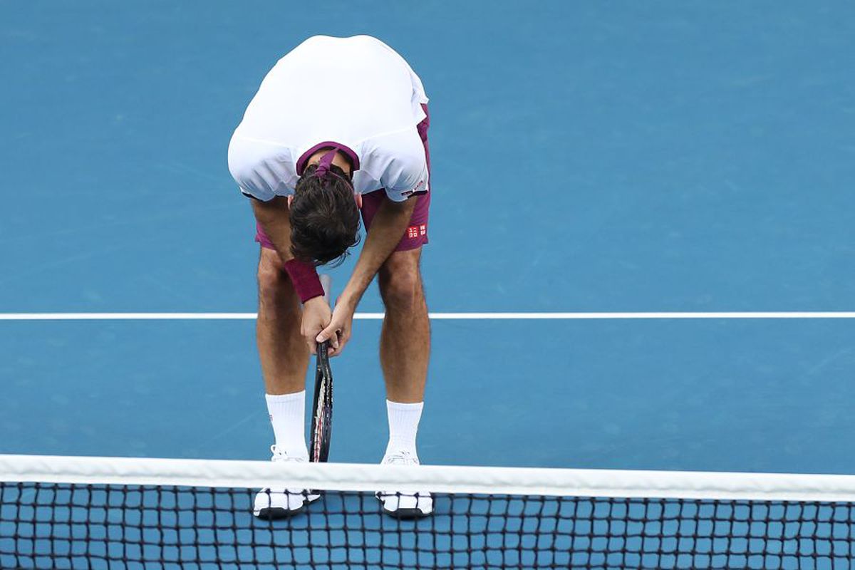 Roger Federer, SUPRAVIEȚUITORUL! Revenire după 7 mingi de meci cu Tennys Sandgren și e în semifinale la Australian Open 2020: „Sincer, trebuia să plec la schi”